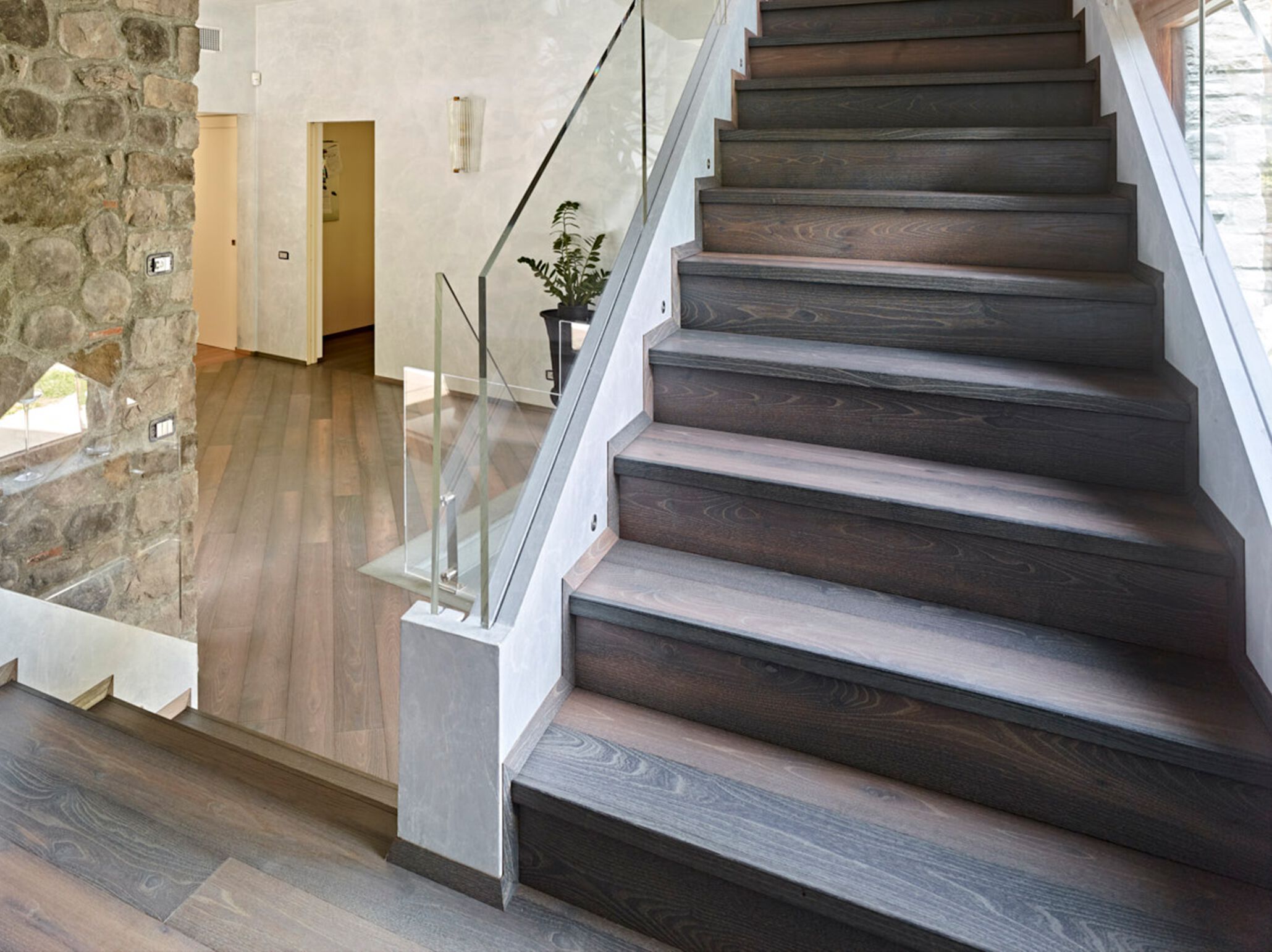 Биосовместимое трехслойное деревянное покрытие Fiemme Tremila SCALA CON TORO QUADRATO ARCH-00147996