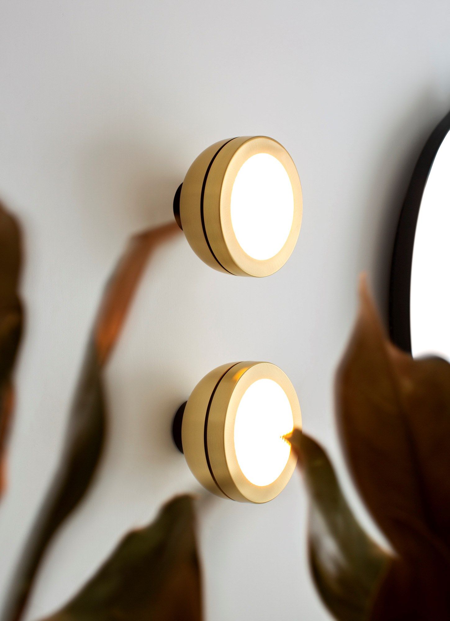 Латунный светодиодный настенный светильник Tooy Molly ARCH-00110100 - Вид №2