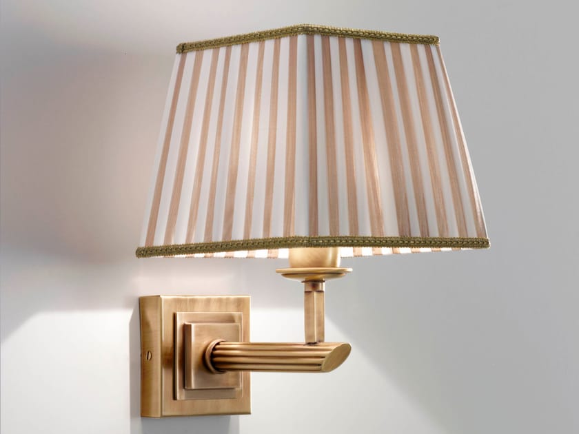 Латунный светодиодный настенный светильник с тканевым абажуром Cremasco Illuminazione Венецианская традиция ARCH-00047189