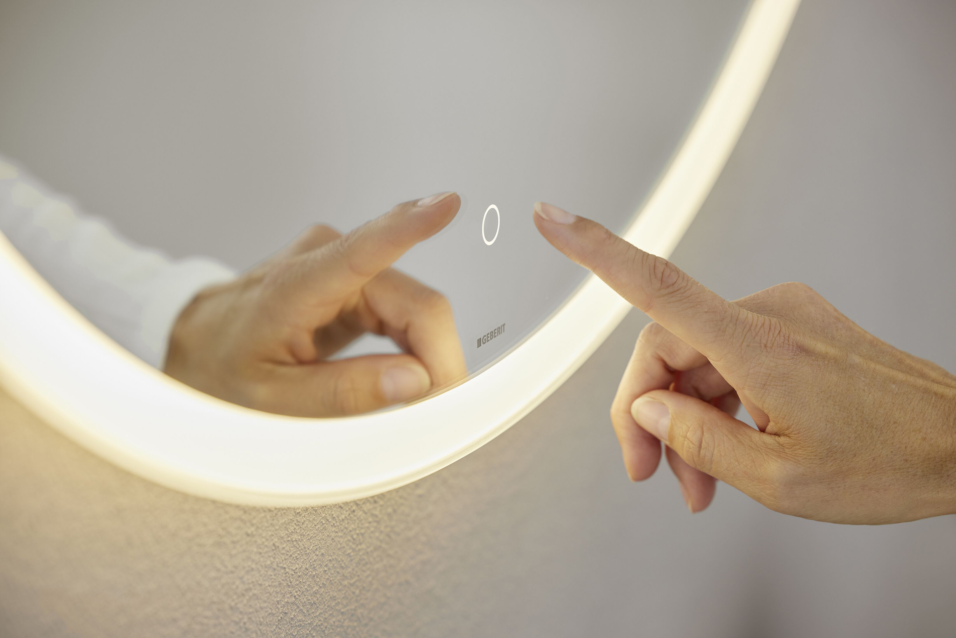 Круглое зеркало со встроенным освещением для ванной комнаты Geberit Option ARCH-00152581 - Вид №2