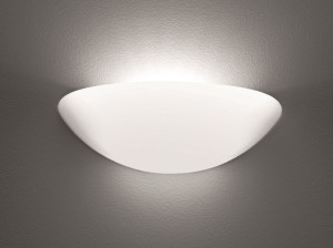 Стеклянный настенный светильник