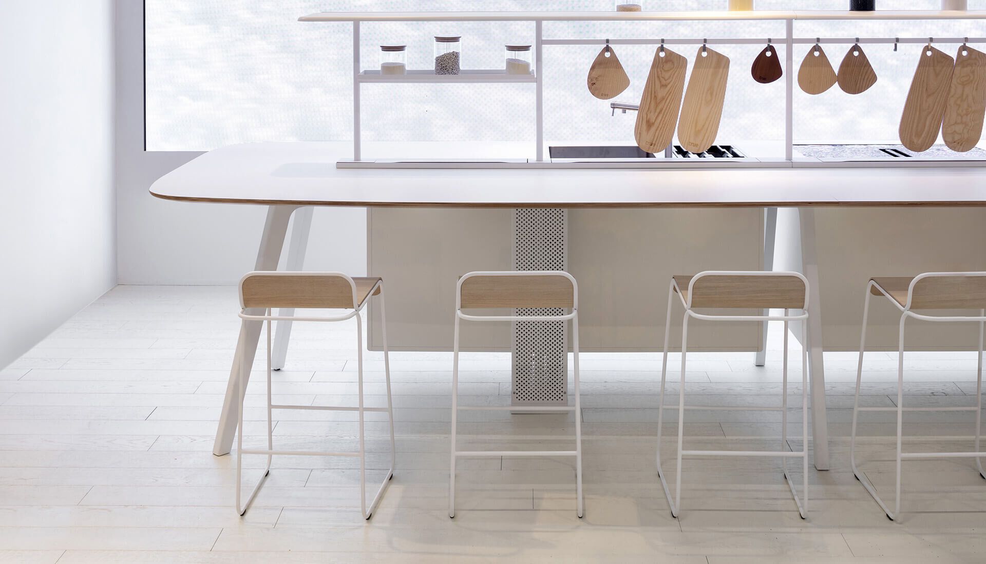 Стальной и деревянный табурет с подставкой для ног True Design Flow ARCH-00057643 - Вид №19