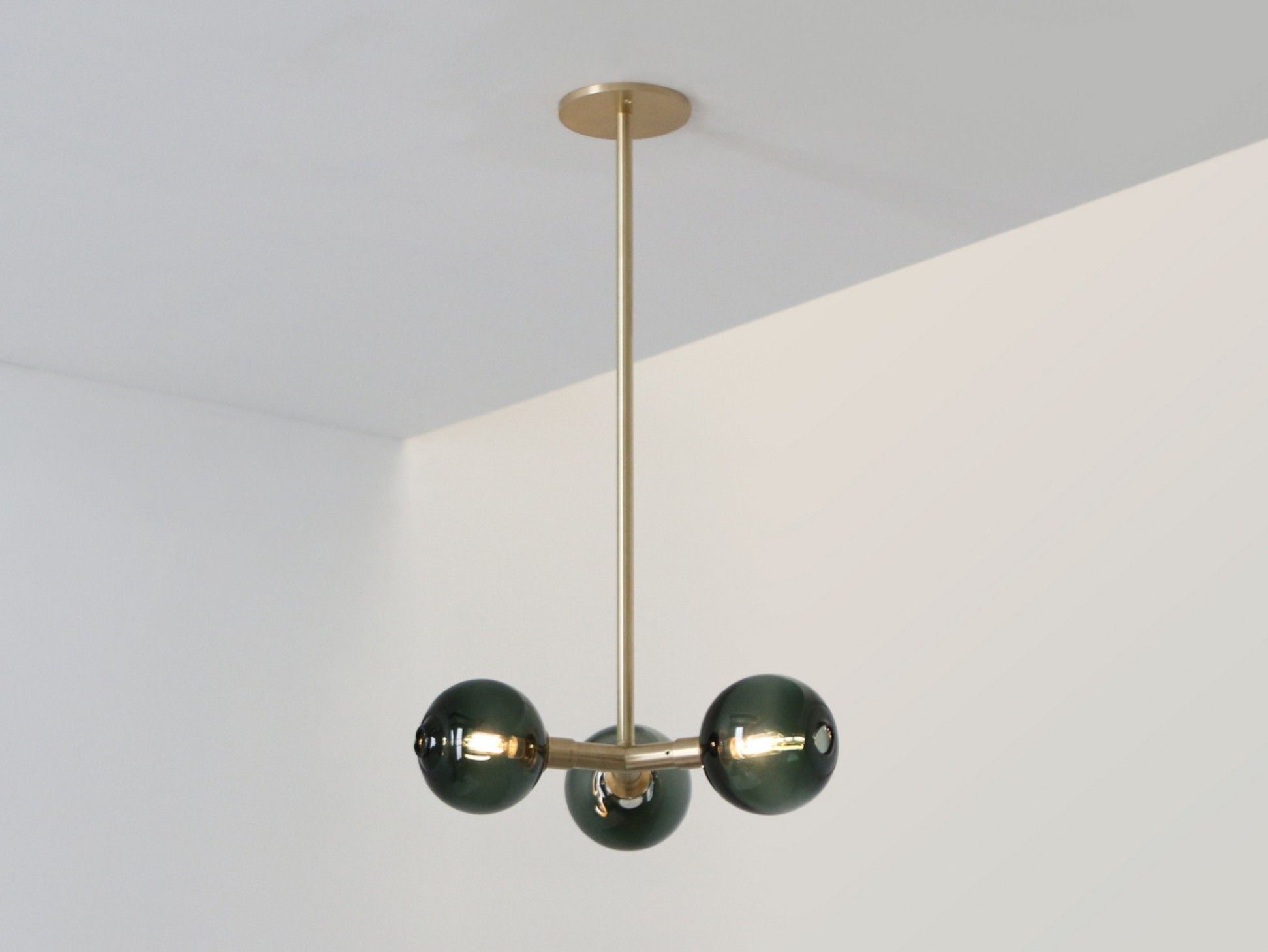 Подвесной светильник из латуни и выдувного стекла SkLO Stem ARCH-00145447