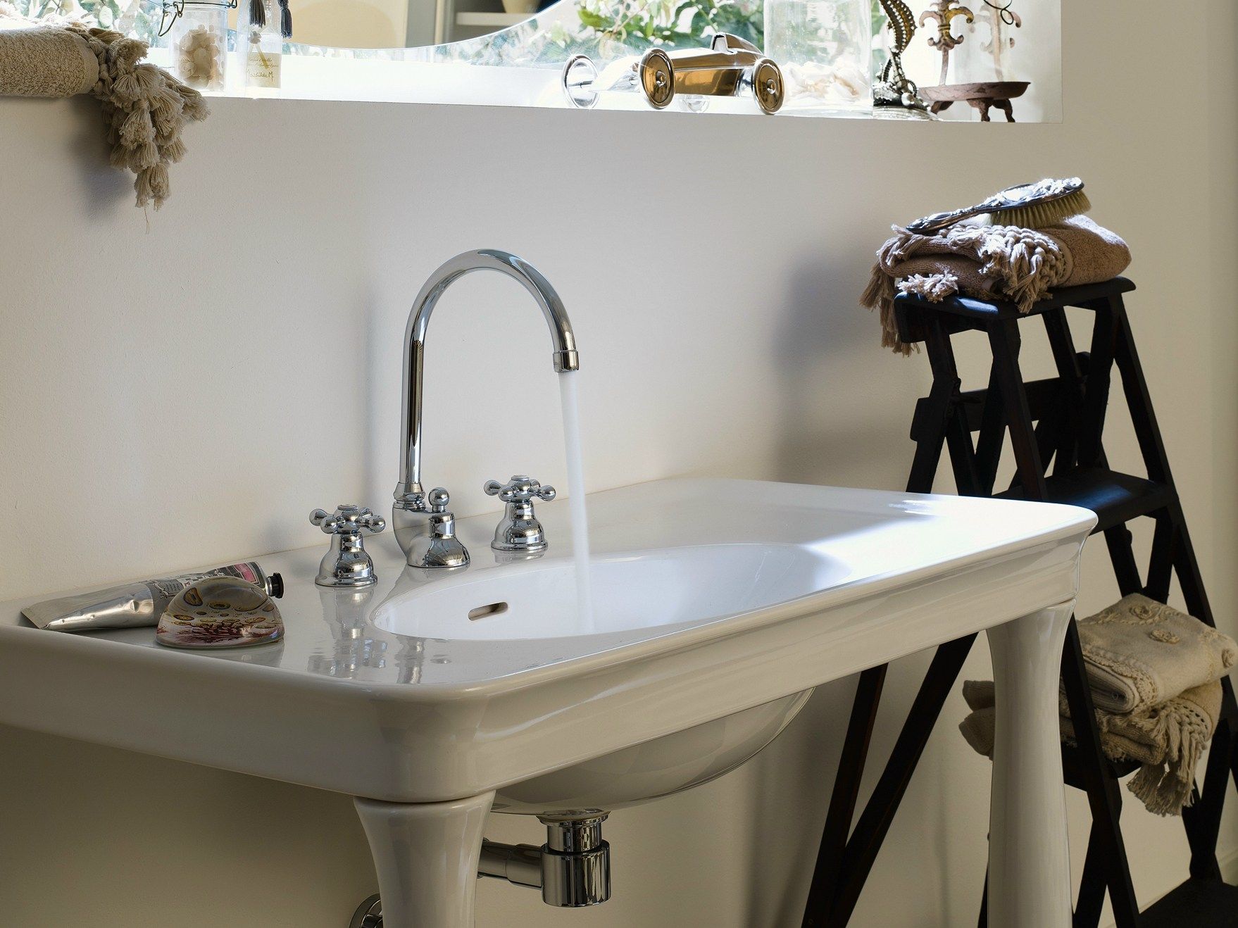 Смеситель для раковины с 3 отверстиями и поворотным горлышком Nobili Grace ARCH-00065285 - Вид №1