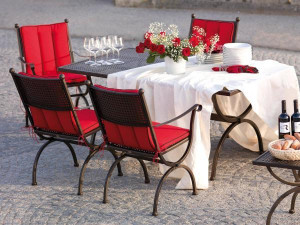 65.00.0992 Ромео набор 9 шт. - включая 4 кресла Romeo, 4 красные подушки для сиденья / спинки + 1 стол Romeo 90 × 160 Mbm