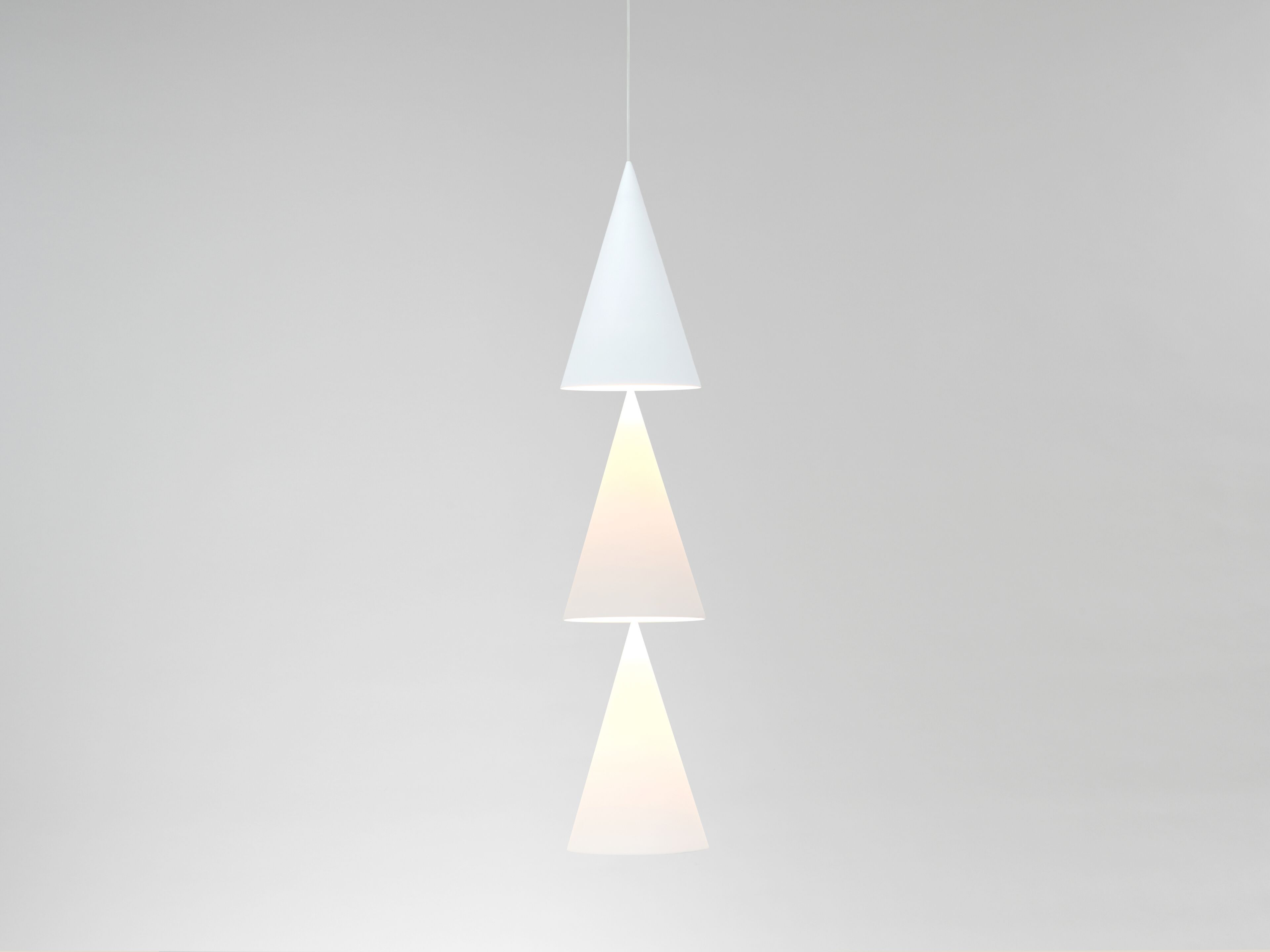 Алюминиевый светодиодный подвесной светильник с порошковым покрытием Michael Anastassiades TRIPLE PEAK DOWN ARCH-00113956