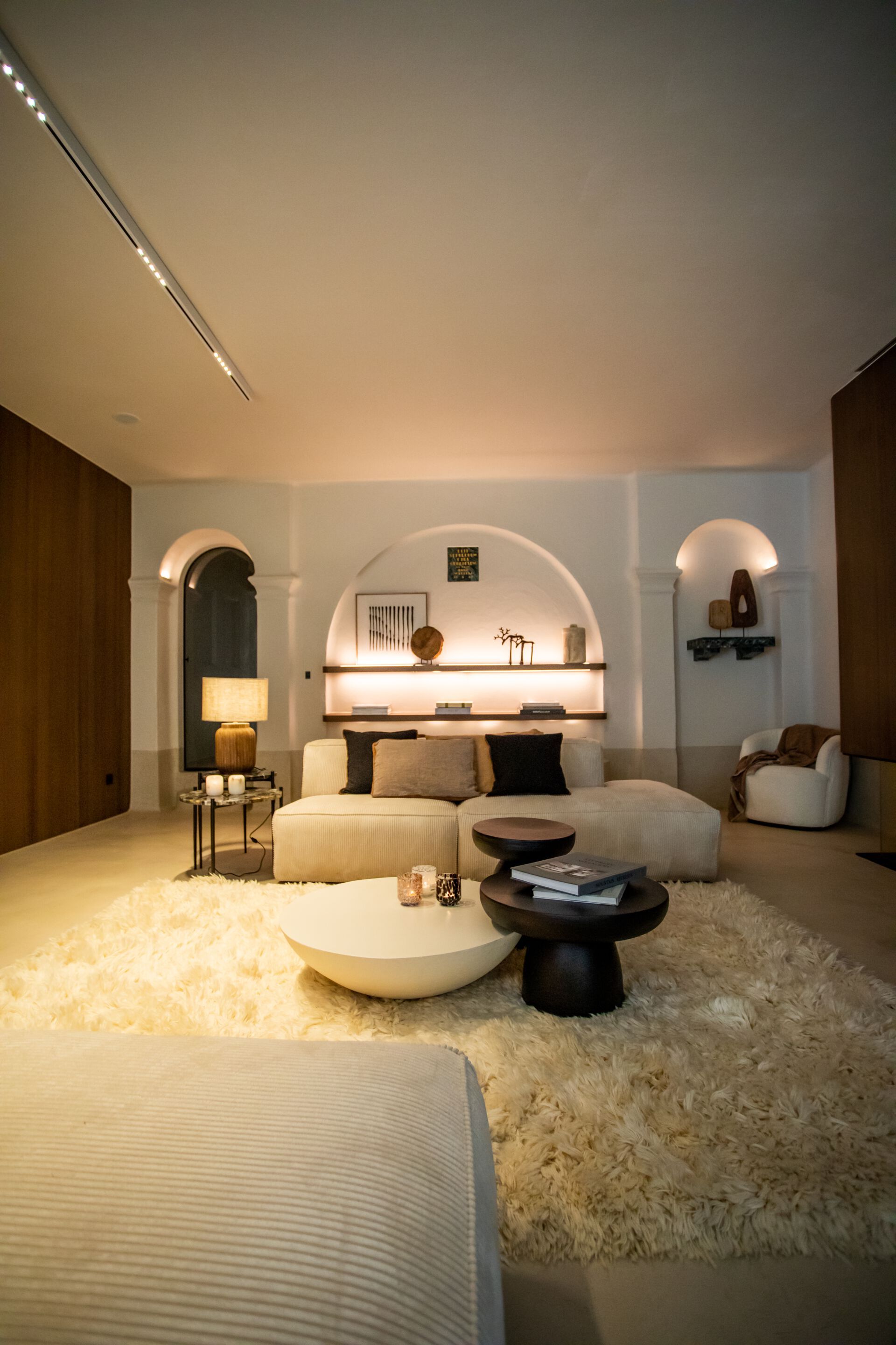 Круглый журнальный столик для гостиной POMAX Претория ARCH-00078081 - Вид №3