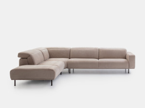 Кожаный диван с подголовником