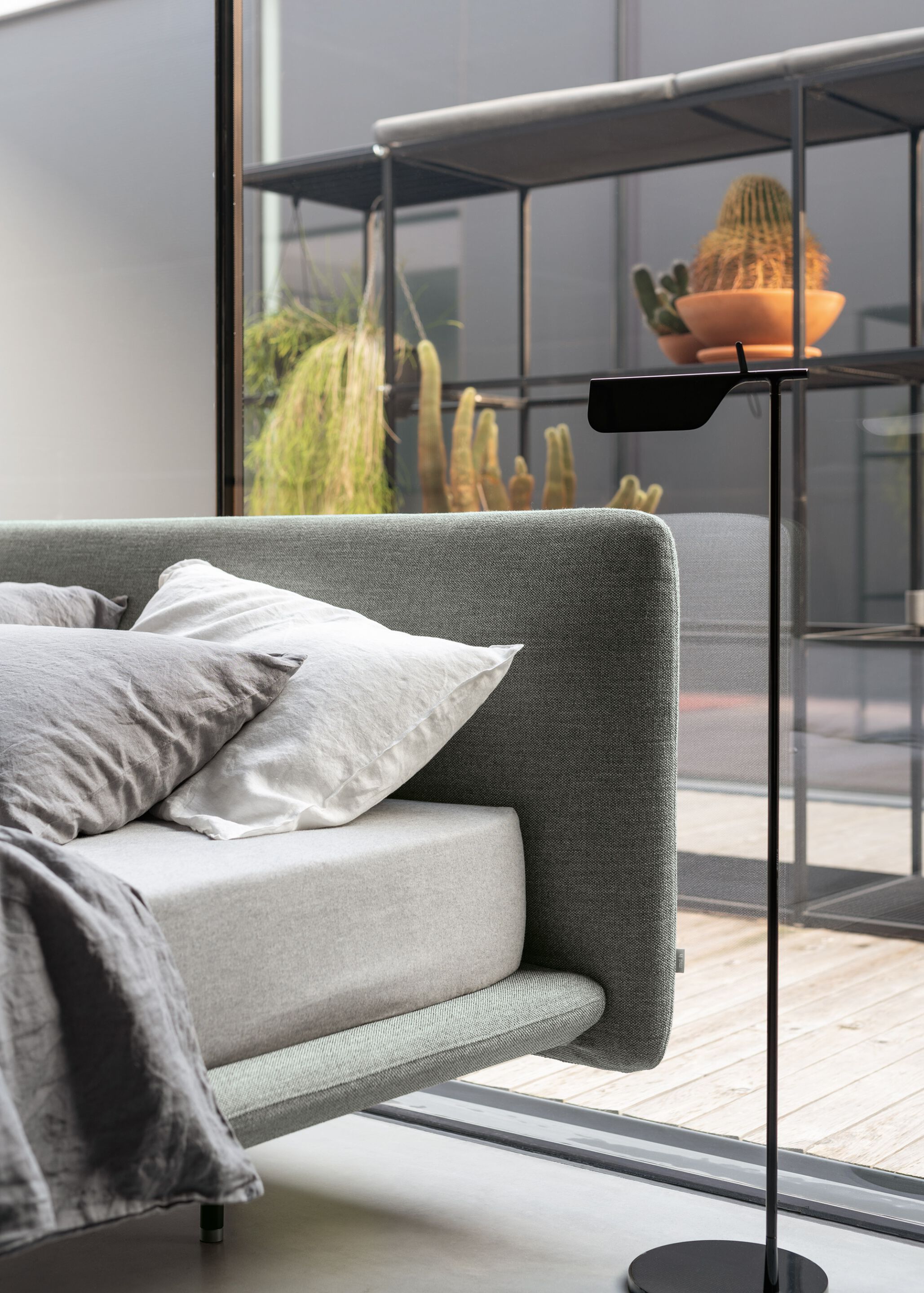 Двуспальная кровать из ткани с мягким изголовьем Kristalia Clapis ARCH-00013566 - Вид №3