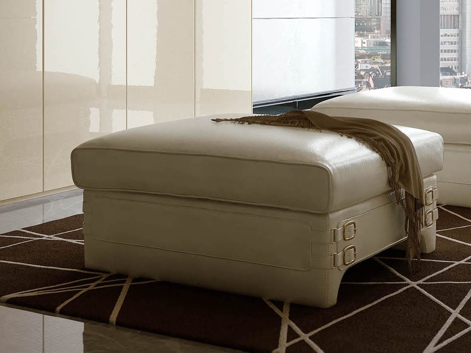 Кожаный квадратный пуф Turri номер три ARCH-00092046