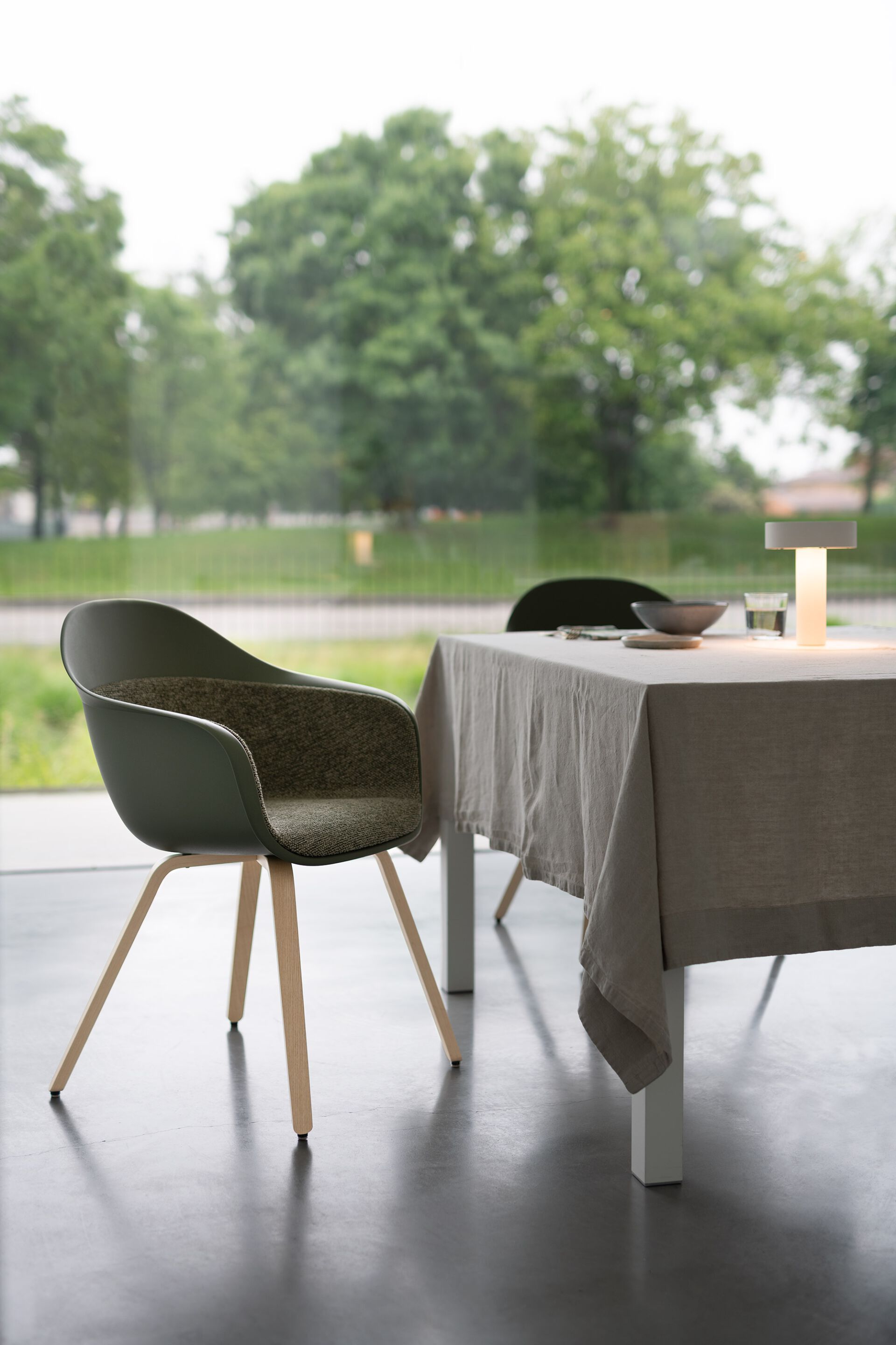 Тканевый стул с подлокотниками Kristalia Elephantino ARCH-00054176 - Вид №1