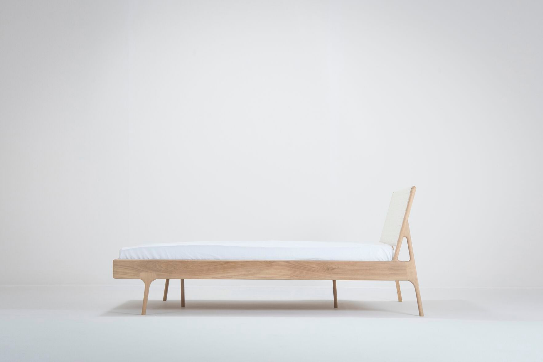 Дубовая двуспальная кровать Gazzda Fawn ARCH-00085993 - Вид №18