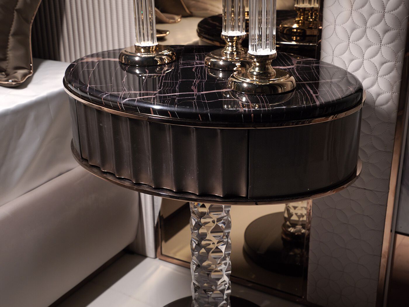 Овальная стеклянная тумбочка Zebrano Velovis ARCH-00152440 - Вид №1