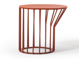 Низкий металлический журнальный столик для гостиной