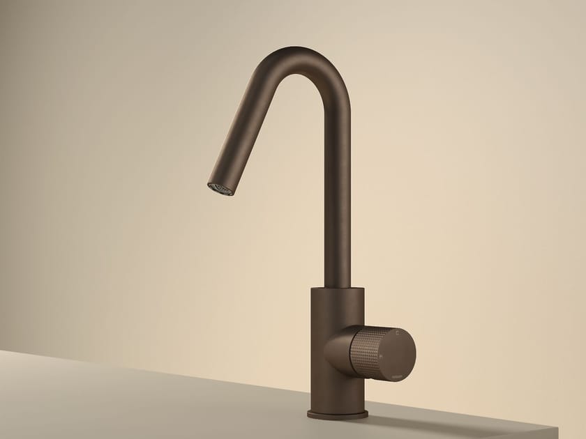 Смеситель для раковины из латуни с регулируемым горлышком Hotbath Guy ARCH-00090492