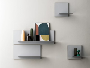 Стальная и деревянная полка