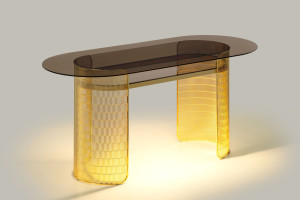 Изогнутый стол из проволочной сетки со стеклянной столешницей