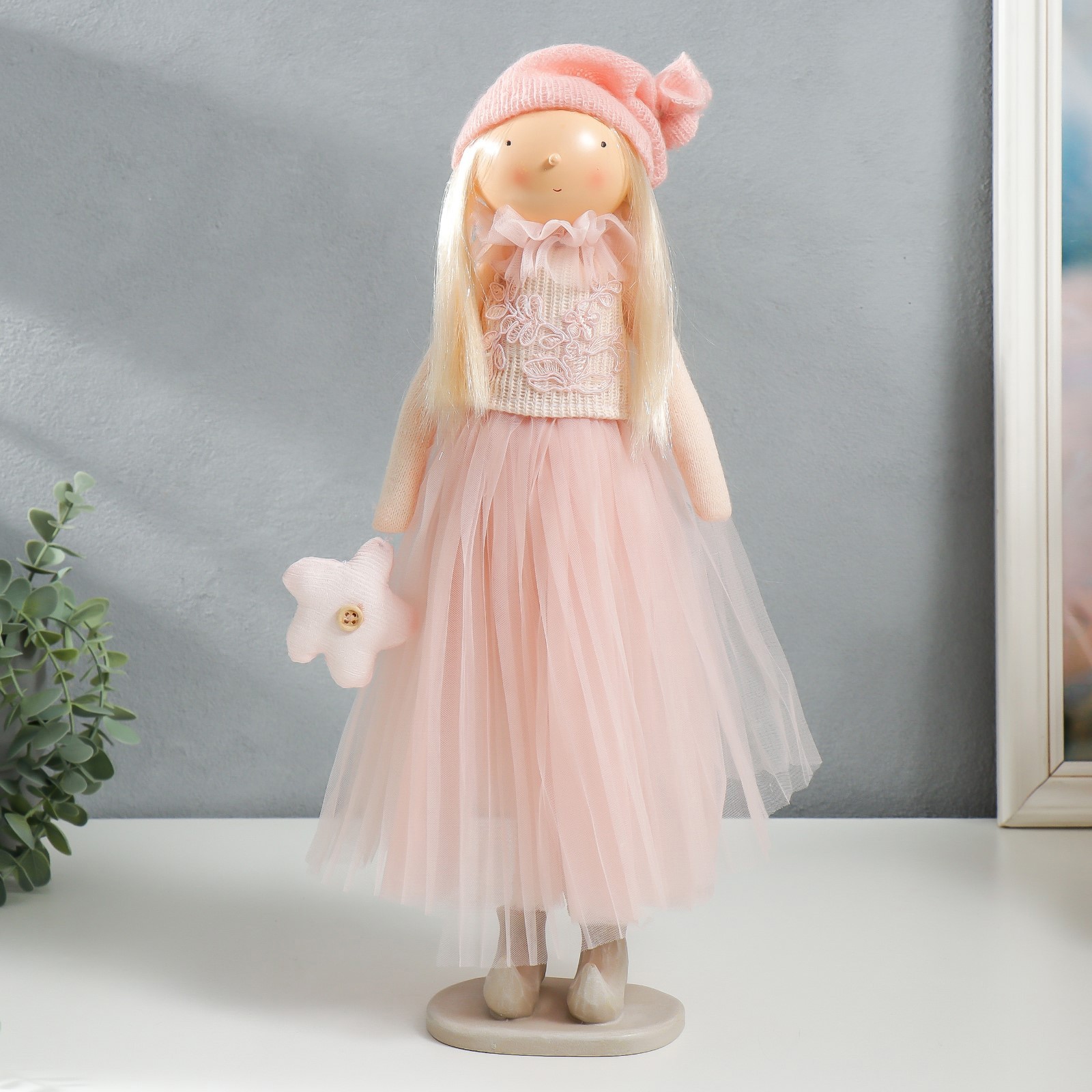 91005552 Кукла интерьерная "Малышка в розовом, с цветком, с длинными волосами" 41.5х14.5х16 см STLM-0436369 SIMALAND