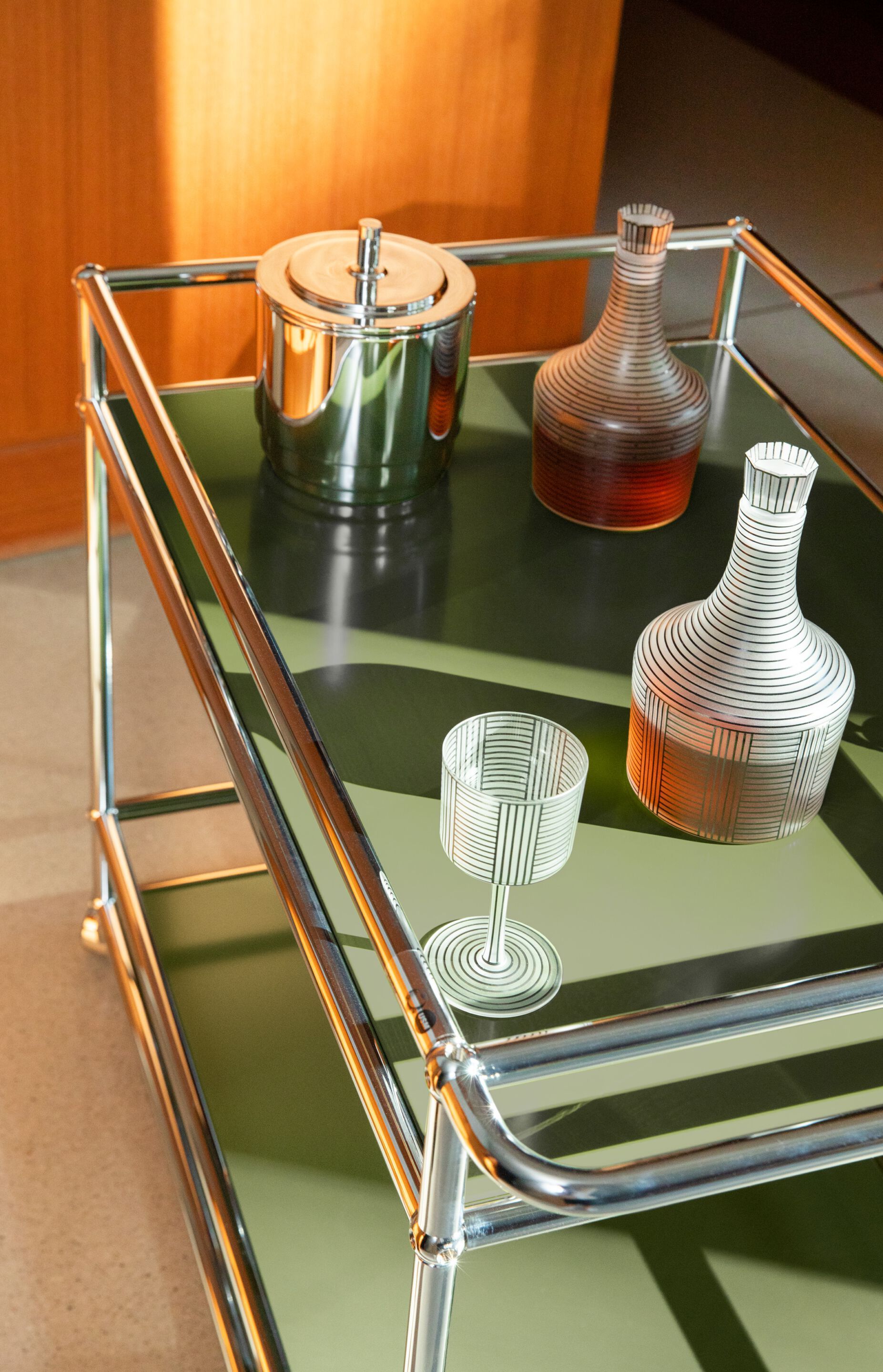 Стальная барная тележка USM USM Haller System ARCH-00133319 - Вид №1