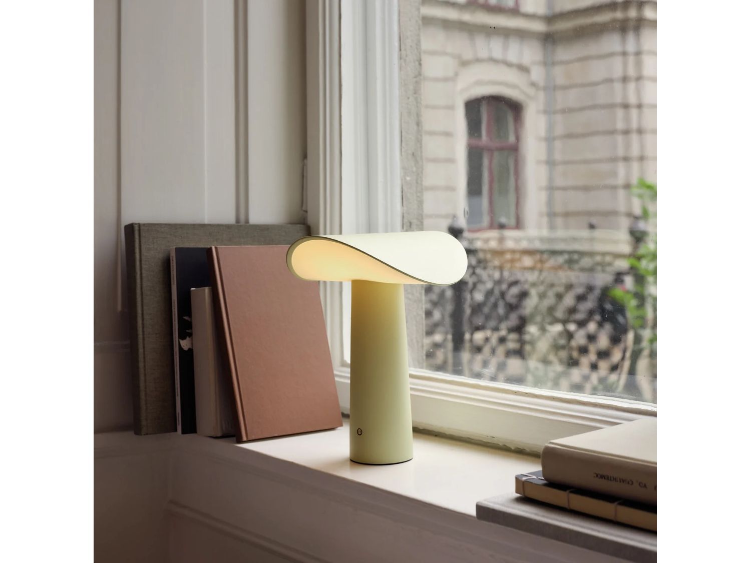 Светодиодная настольная лампа с USB-зарядкой Gejst LIUM ARCH-00015205 - Вид №3