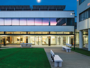 Скамья со спинкой