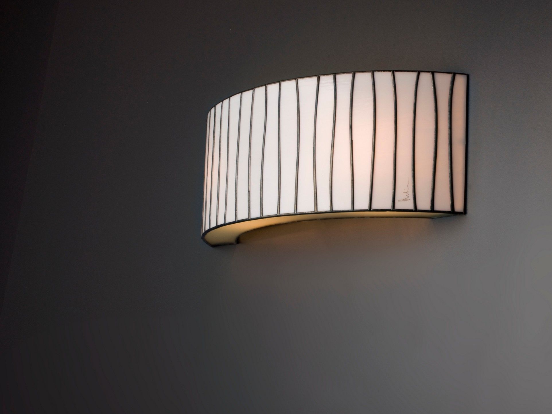 Стеклянный светодиодный настенный светильник A-Emotional Light Curvas ARCH-00054733 - Вид №1