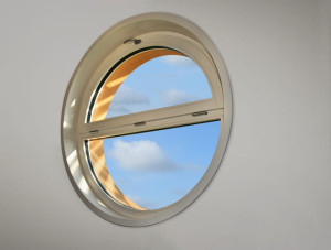 Деревянное окно vasistas