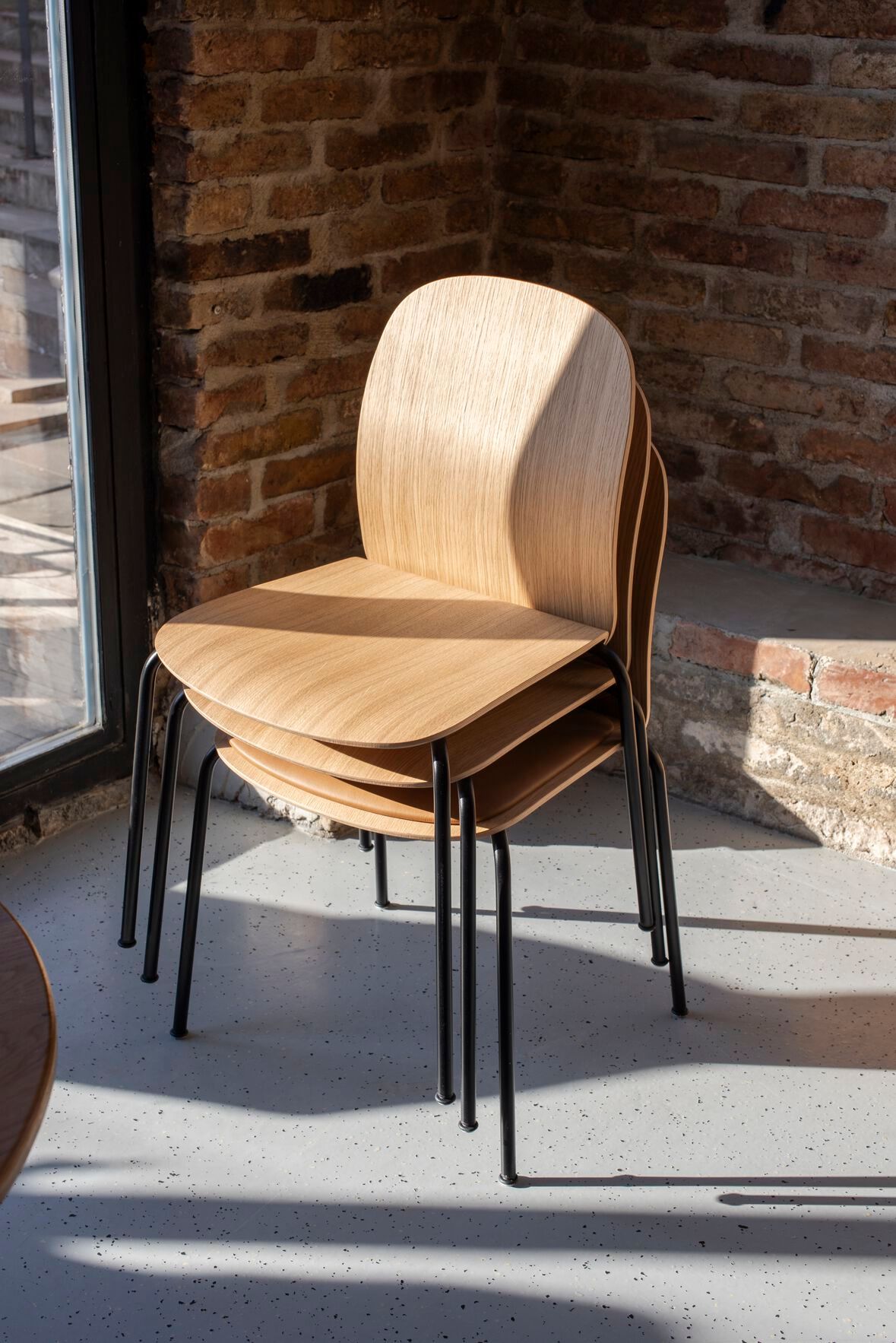 Штабелируемый стул из дуба Gazzda Book ARCH-00149968 - Вид №4