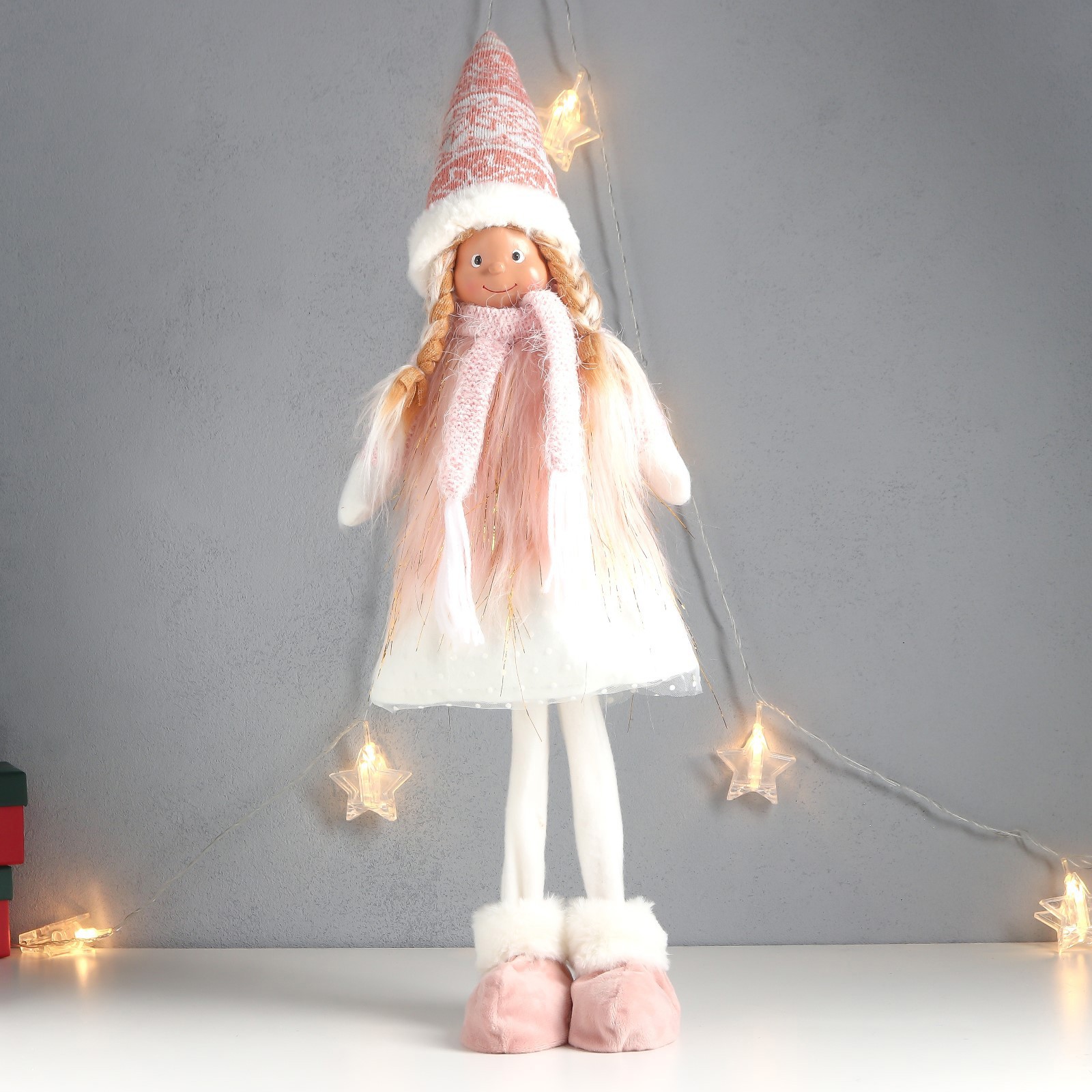91005539 Кукла интерьерная "Девочка с косами, в колпаке, бело-розовый наряд" 63х20х13 см STLM-0436358 SIMALAND