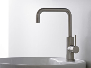 Однорычажный смеситель для раковины с регулируемым горлышком