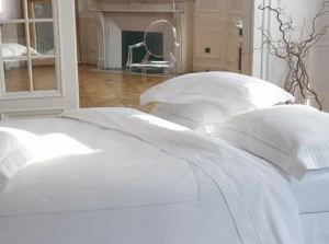 Alexandre Turpault Согласованная однотонная кровать из хлопка и льна Venise