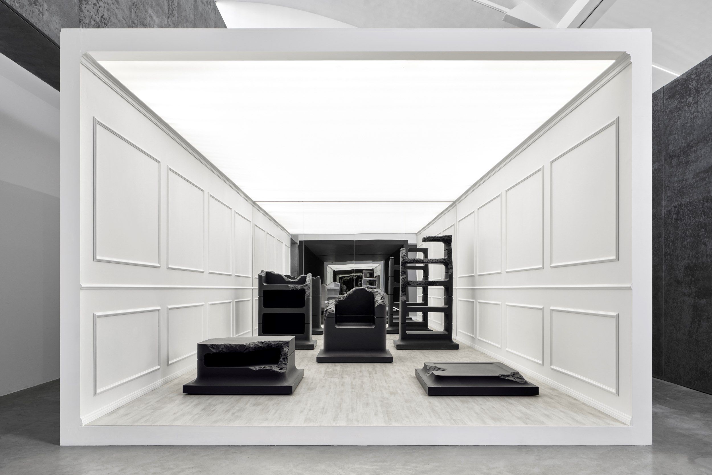 Кресло из пенополиуретана с подлокотниками Gufram The sculpted series ARCH-00111934 - Вид №4