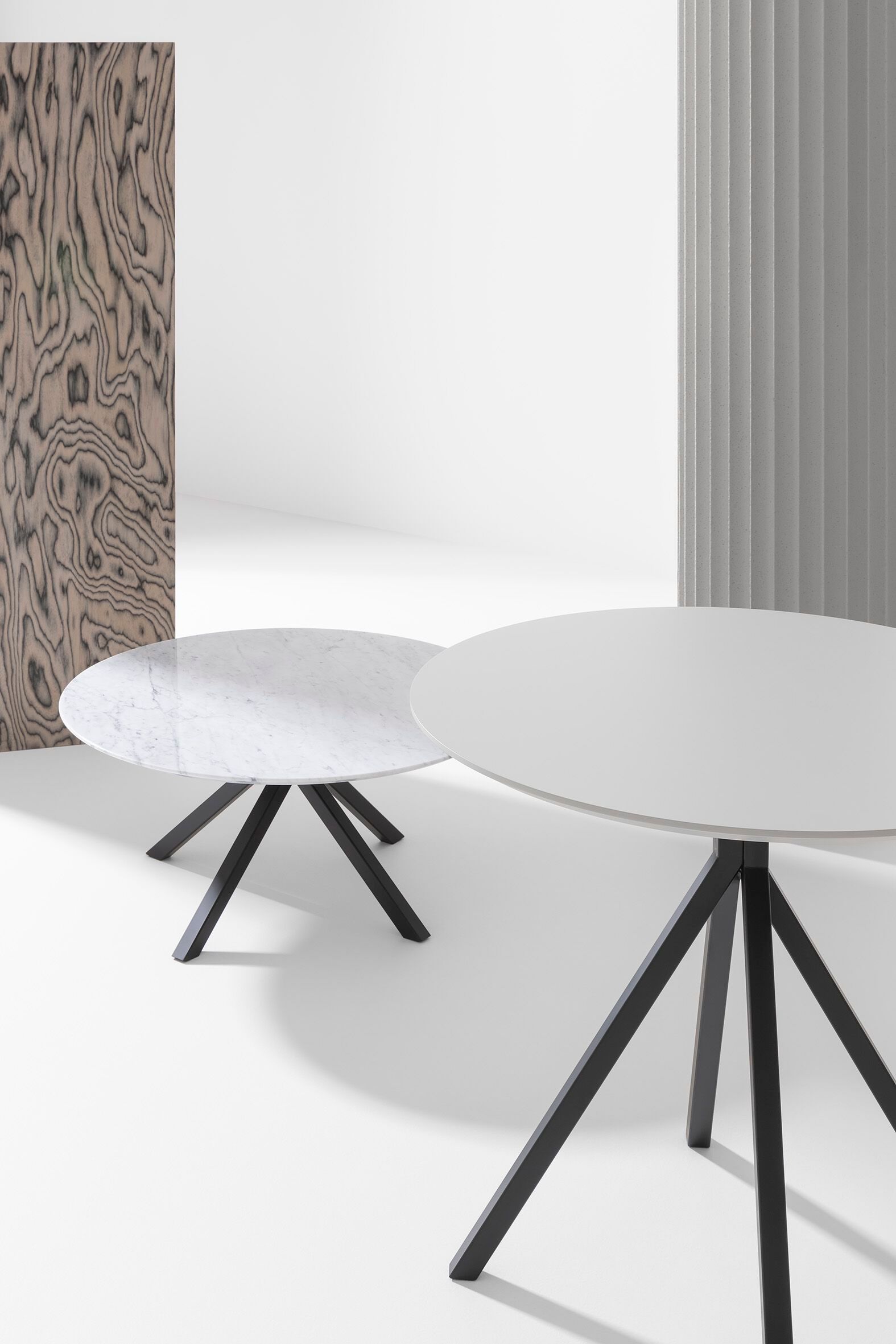 Круглый журнальный столик с каркасом из ореха или бука Billiani Grapevine ARCH-00124862 - Вид №1