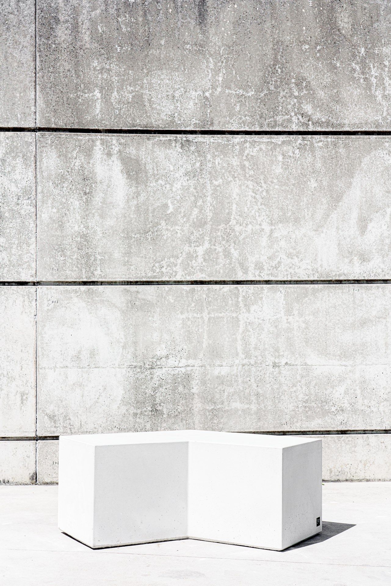 Бетонная скамья без спинки SIT форма ARCH-00106124 - Вид №2