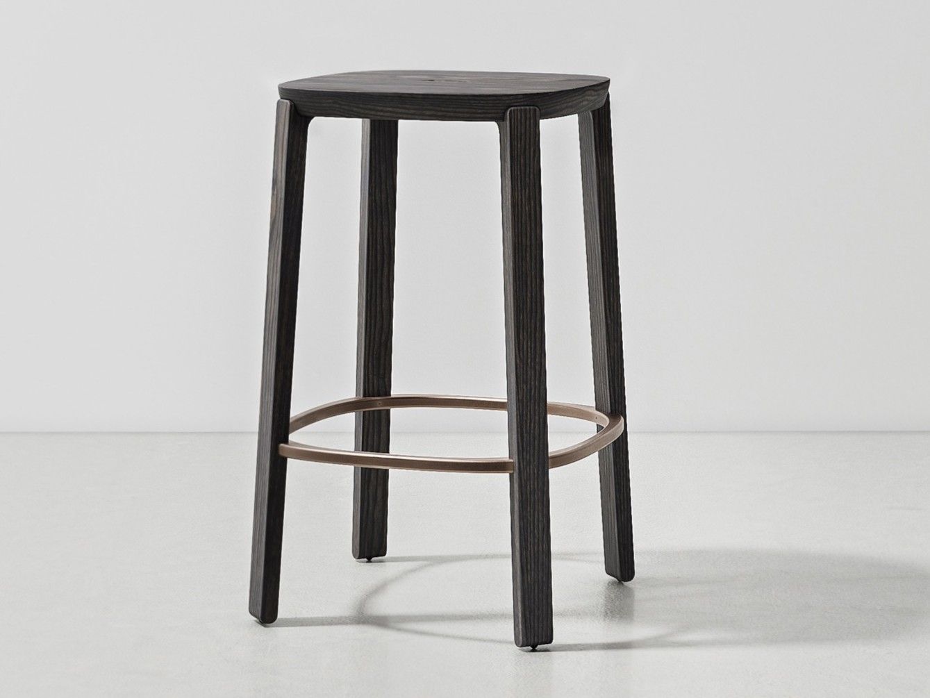 Высокий стул из ясеня с подставкой для ног District Eight Collette ARCH-00091160 - Вид №1