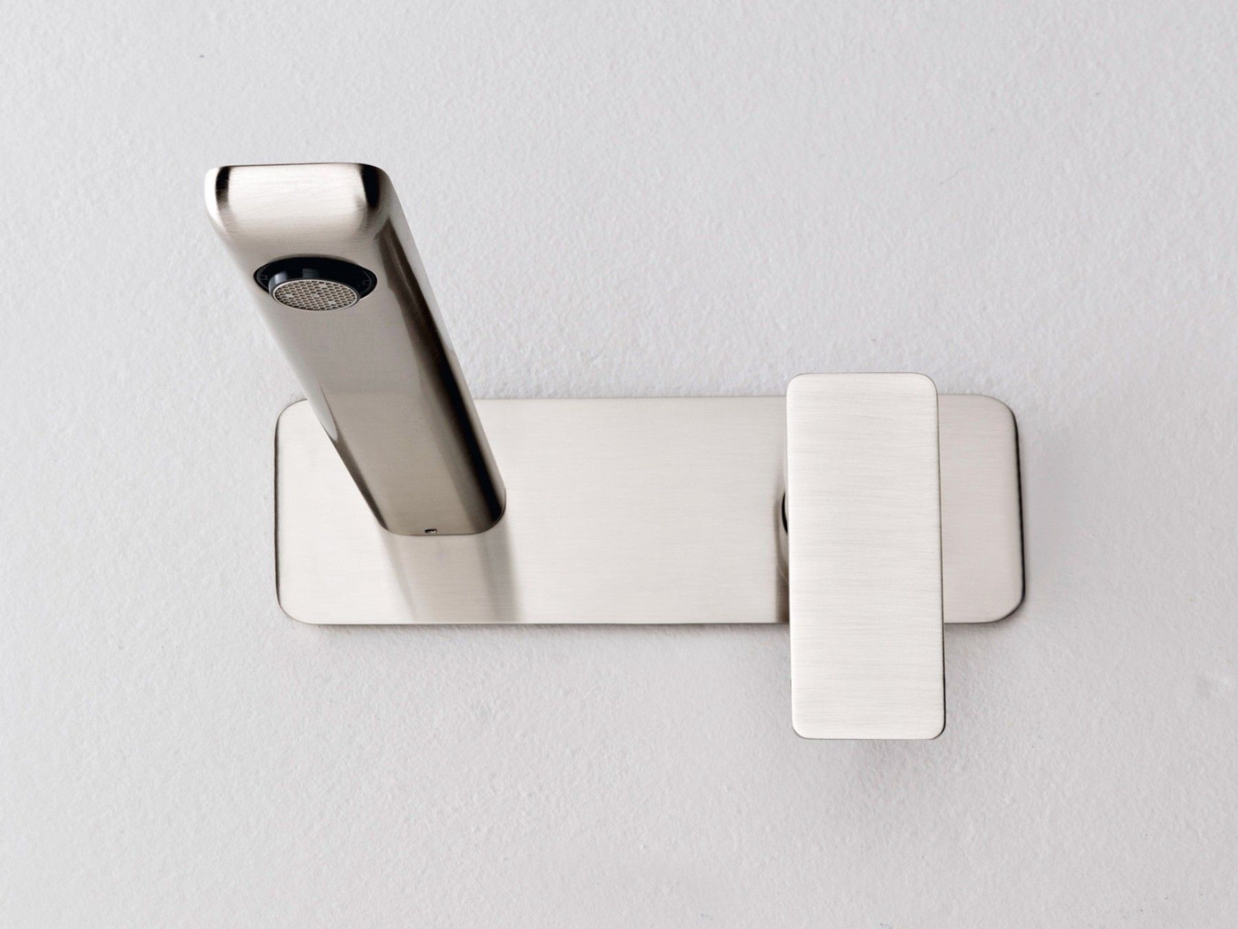 Латунный настенный смеситель для раковины с пластиной Rubinetterie Treemme Hask ARCH-00132740 - Вид №1