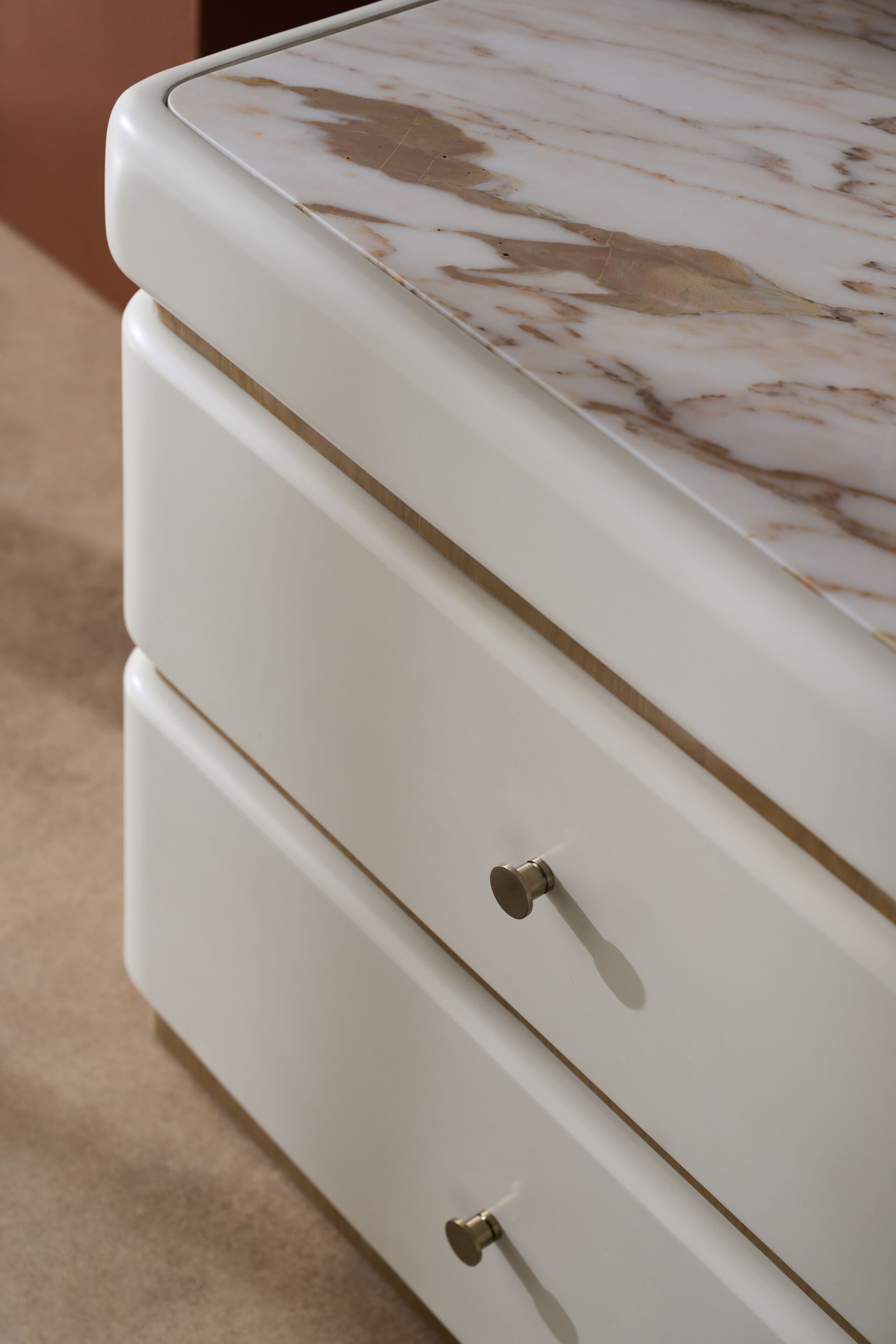 Прямоугольная тумбочка с мраморной столешницей Calacatta Oro и ящиками Caracole Milos ARCH-00096699 - Вид №1