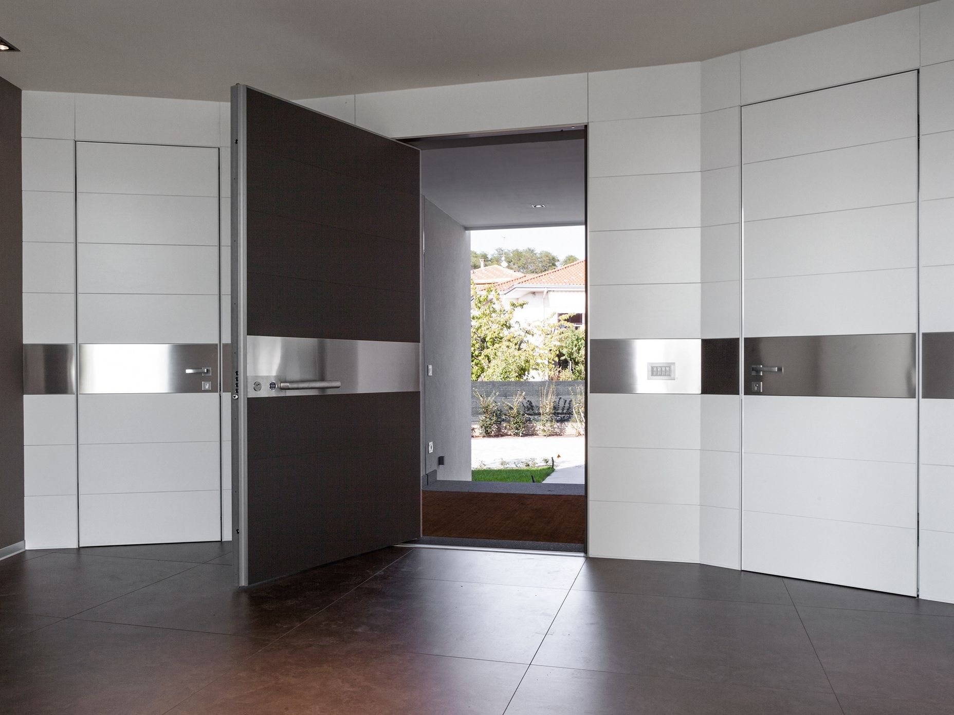 Бронированная дверь с электронным замком Oikos Synua Wall System ARCH-00047101