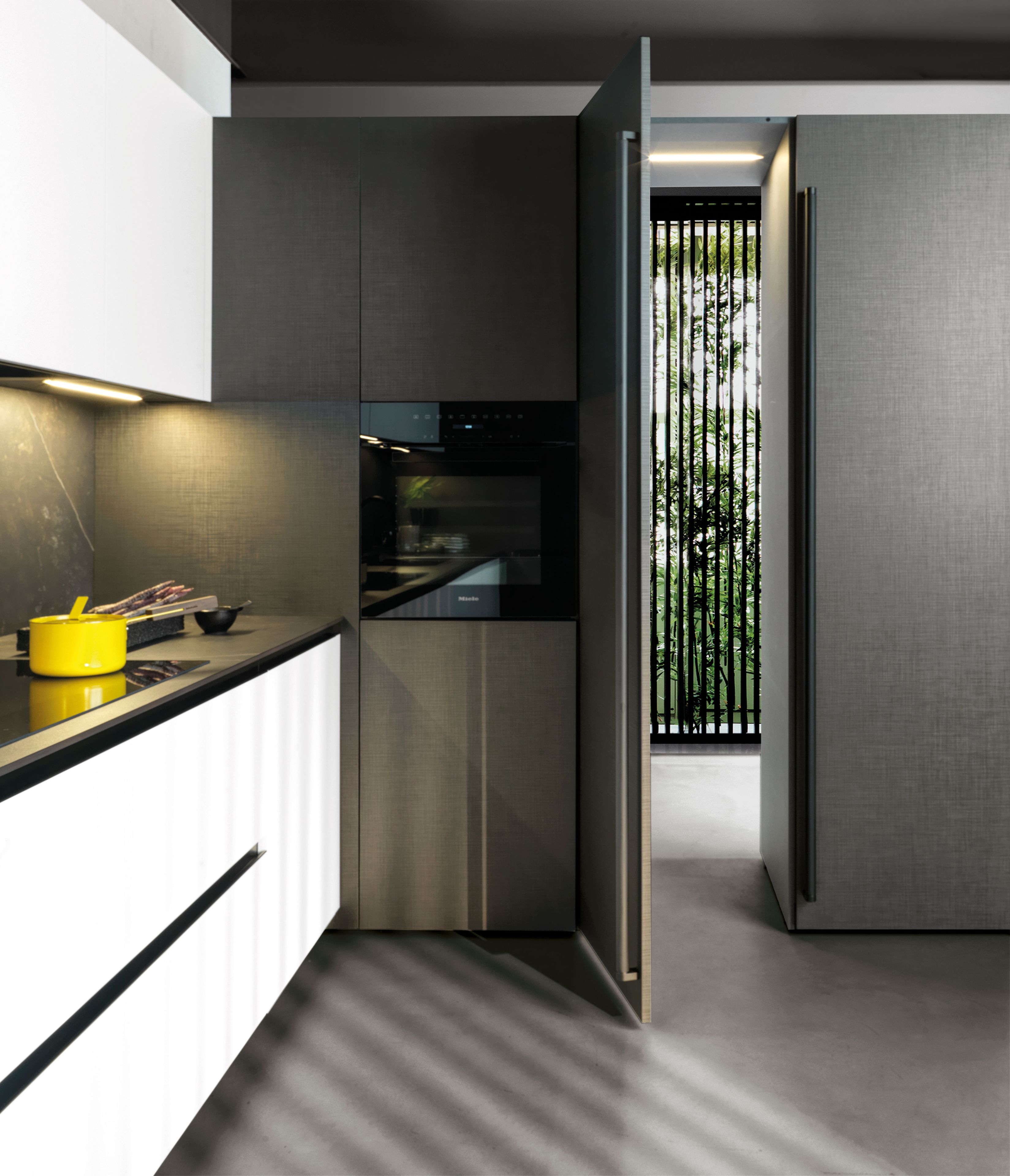 Линейная секционная кухня без ручек Euromobil Lain ARCH-00015235 - Вид №4