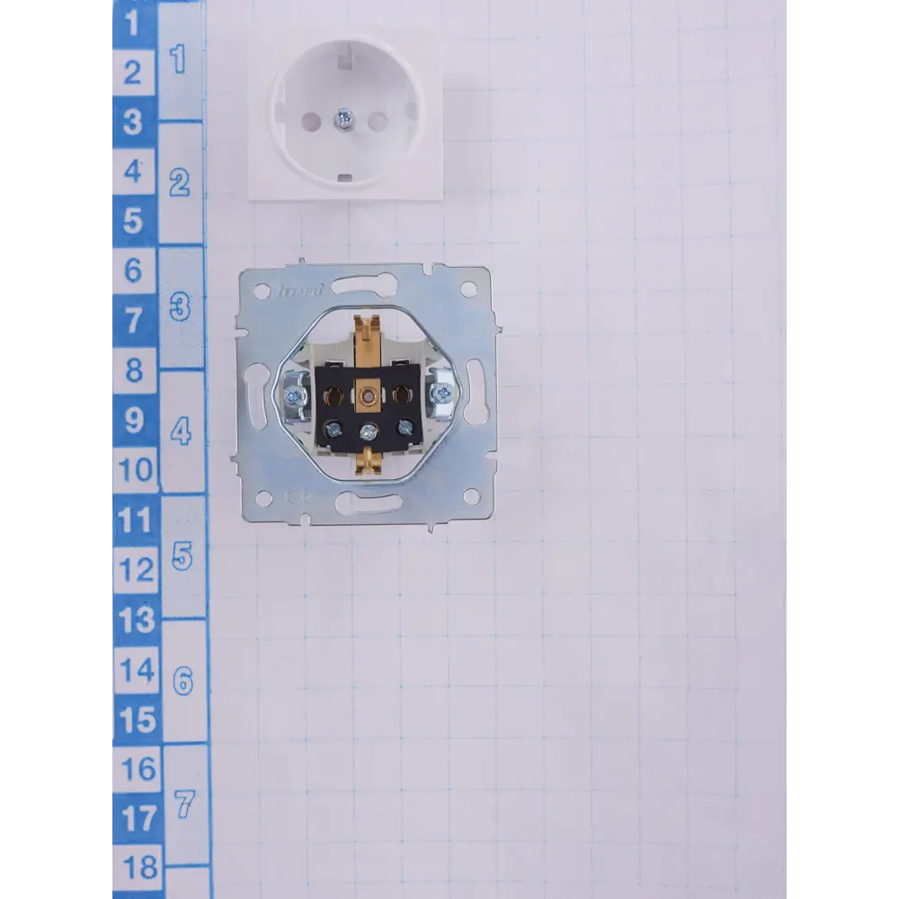 Розетка Lezard Karina с заземлением цвет белый STLM-2125597 - Вид №9