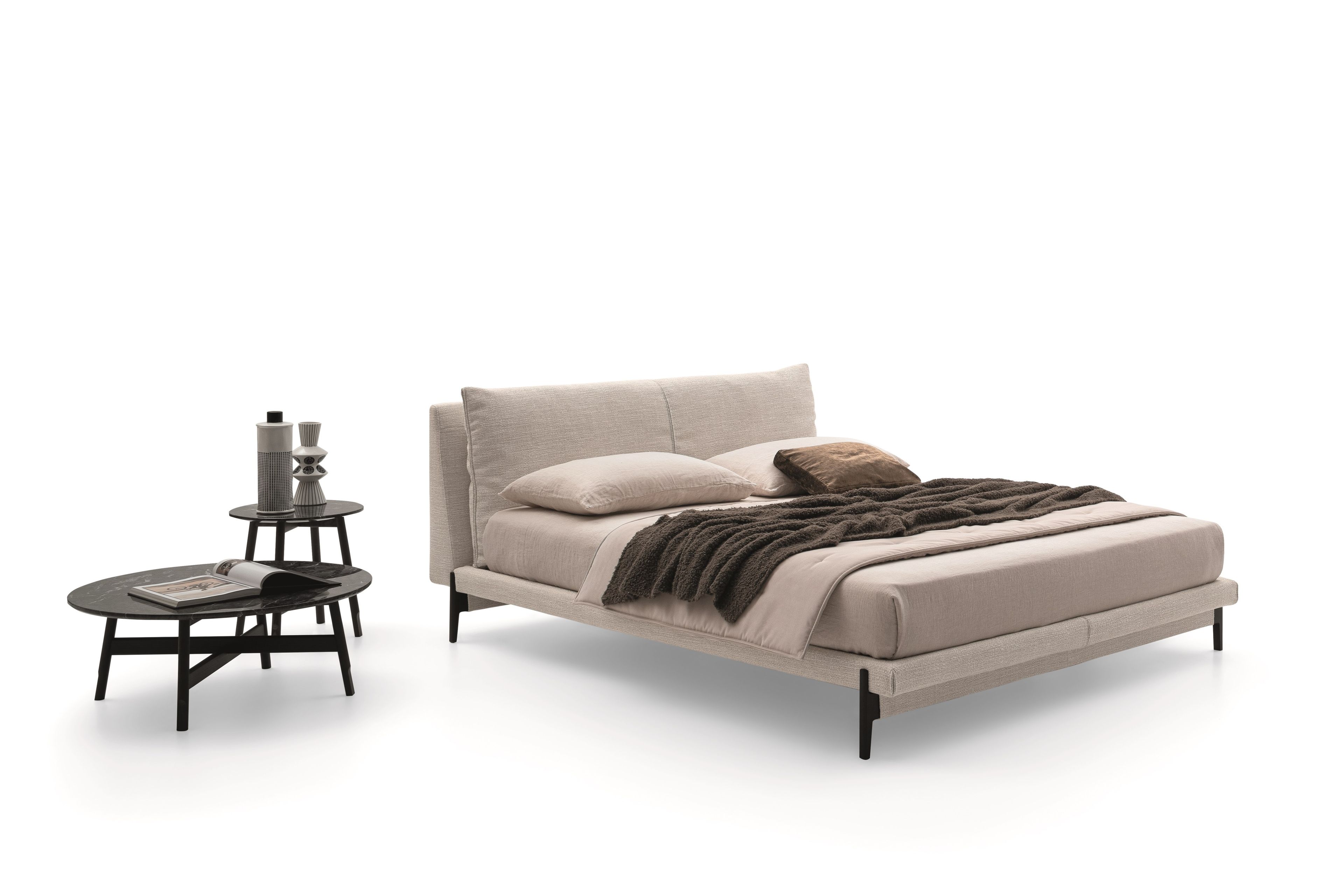 Тканевая кровать с мягким изголовьем Ditre Italia ARCH-00087912 - Вид №1