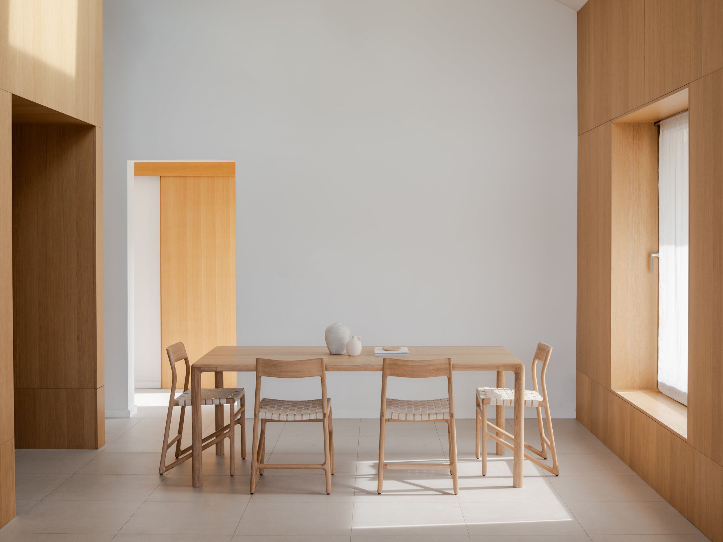 Прямоугольный обеденный стол из дуба Gazzda DERVEN ARCH-00033791 - Вид №2