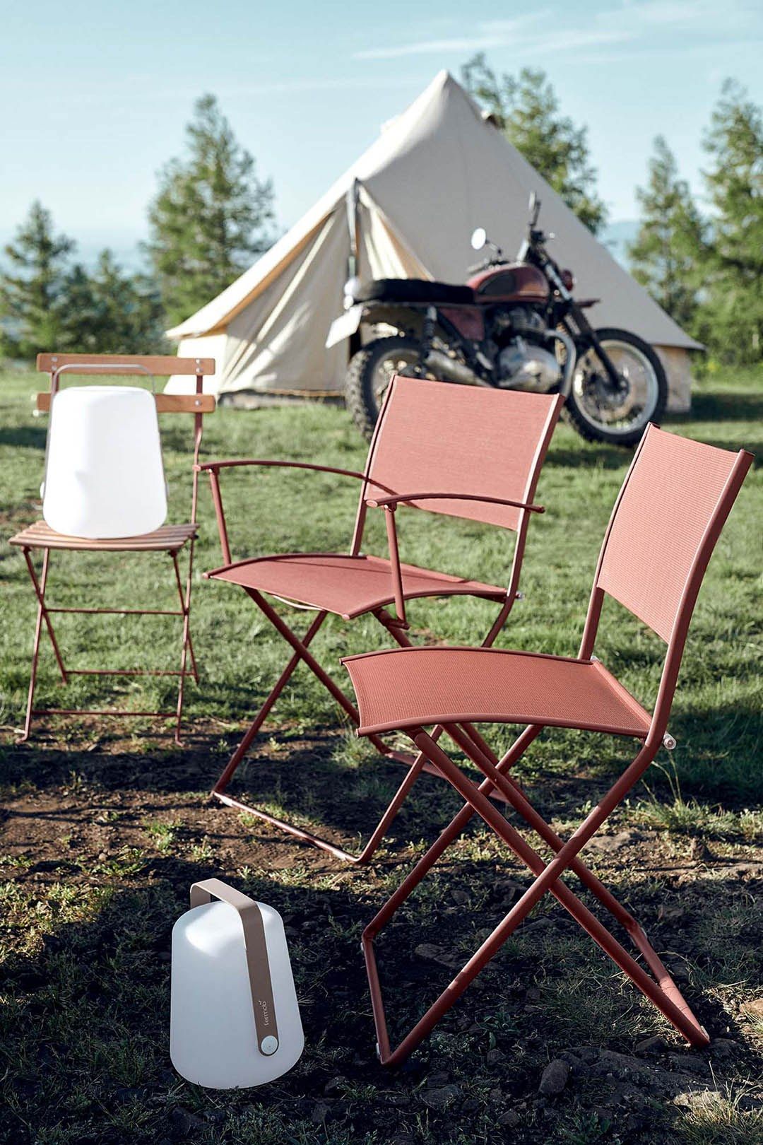 Стальной складной садовый стул с подлокотниками Fermob PLEIN AIR ARCH-00067869 - Вид №1