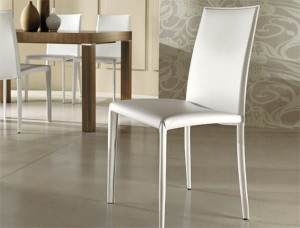 Кожаный стул