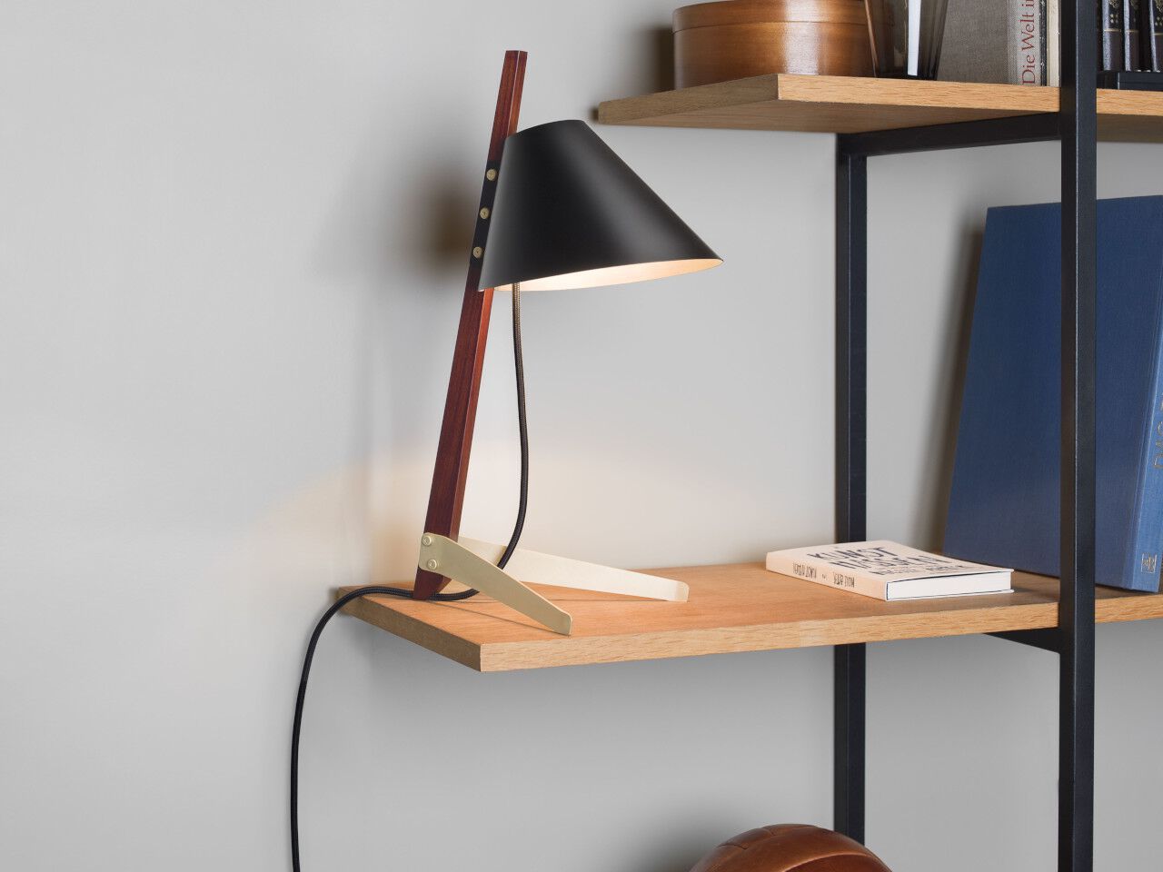 Настольная лампа из металла и дерева Kalmar Билли ARCH-00152846 - Вид №4