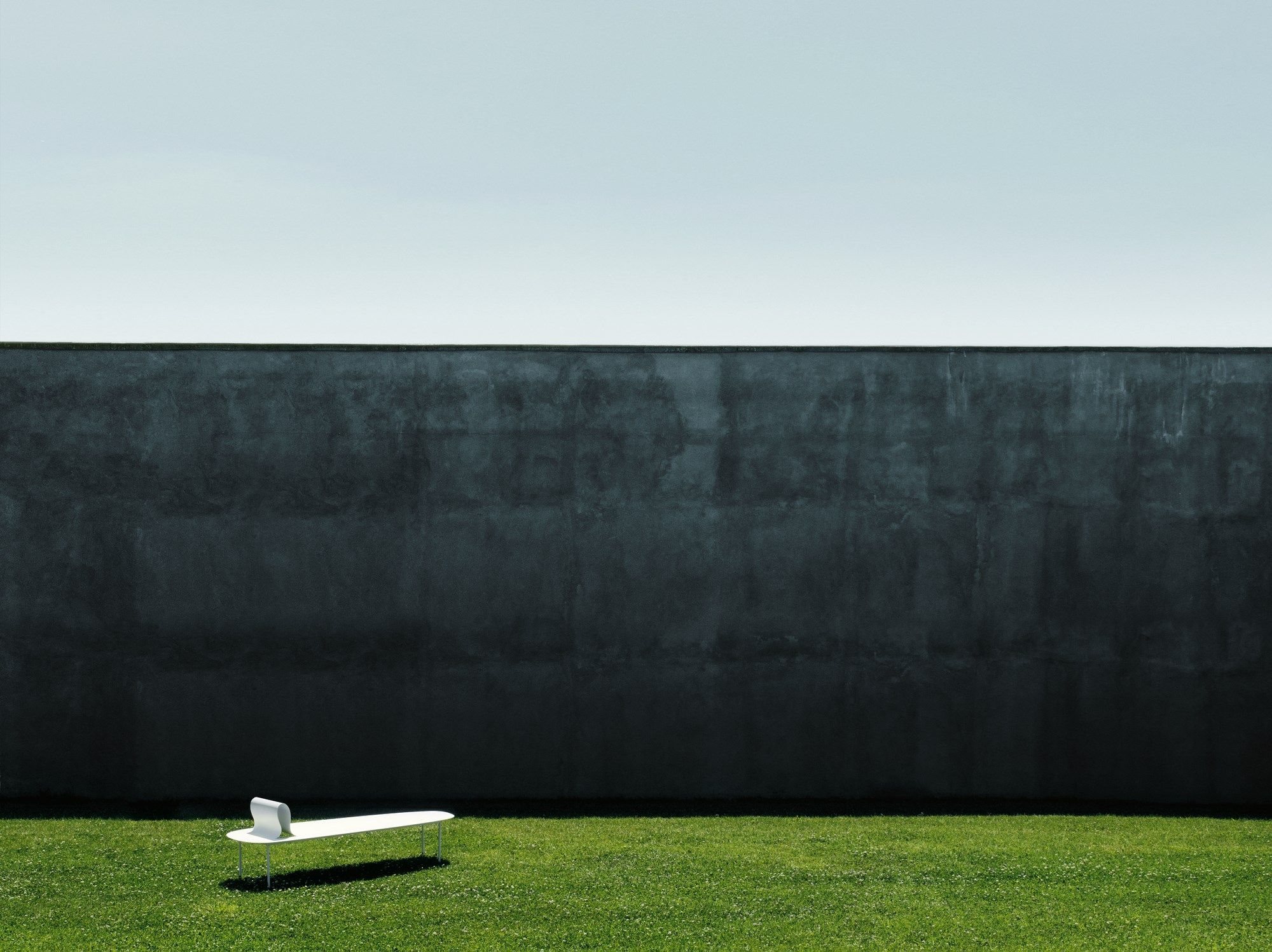 Скамейка из листового металла со спинкой Desalto Мягче стали ARCH-00020601 - Вид №3