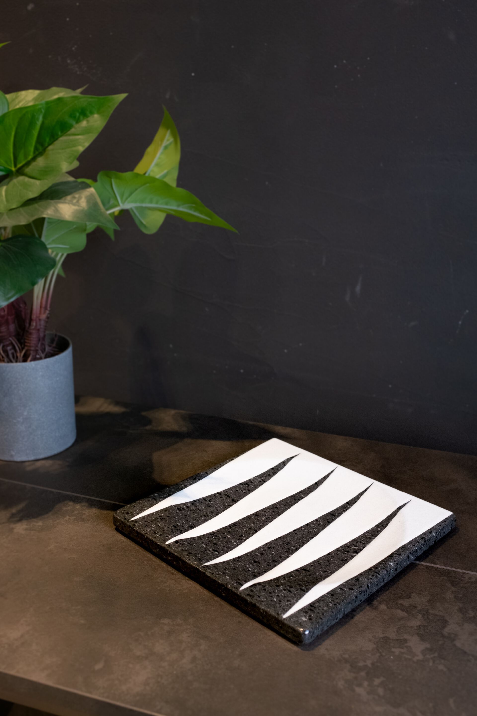 Scavatasche / квадратный центральный элемент из лавового камня Etnea Cuorelavico Tric Trac ARCH-00069924 - Вид №5