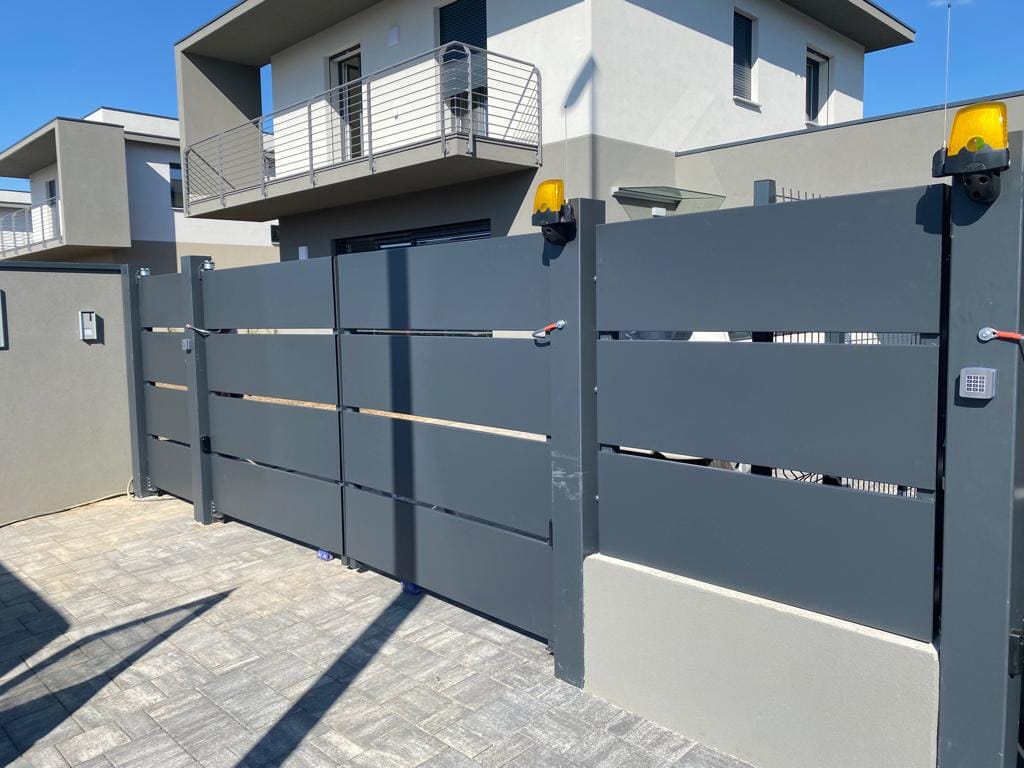 Железные моторизованные распашные ворота Centro Inferriate Cancelli carrabili ARCH-00020533