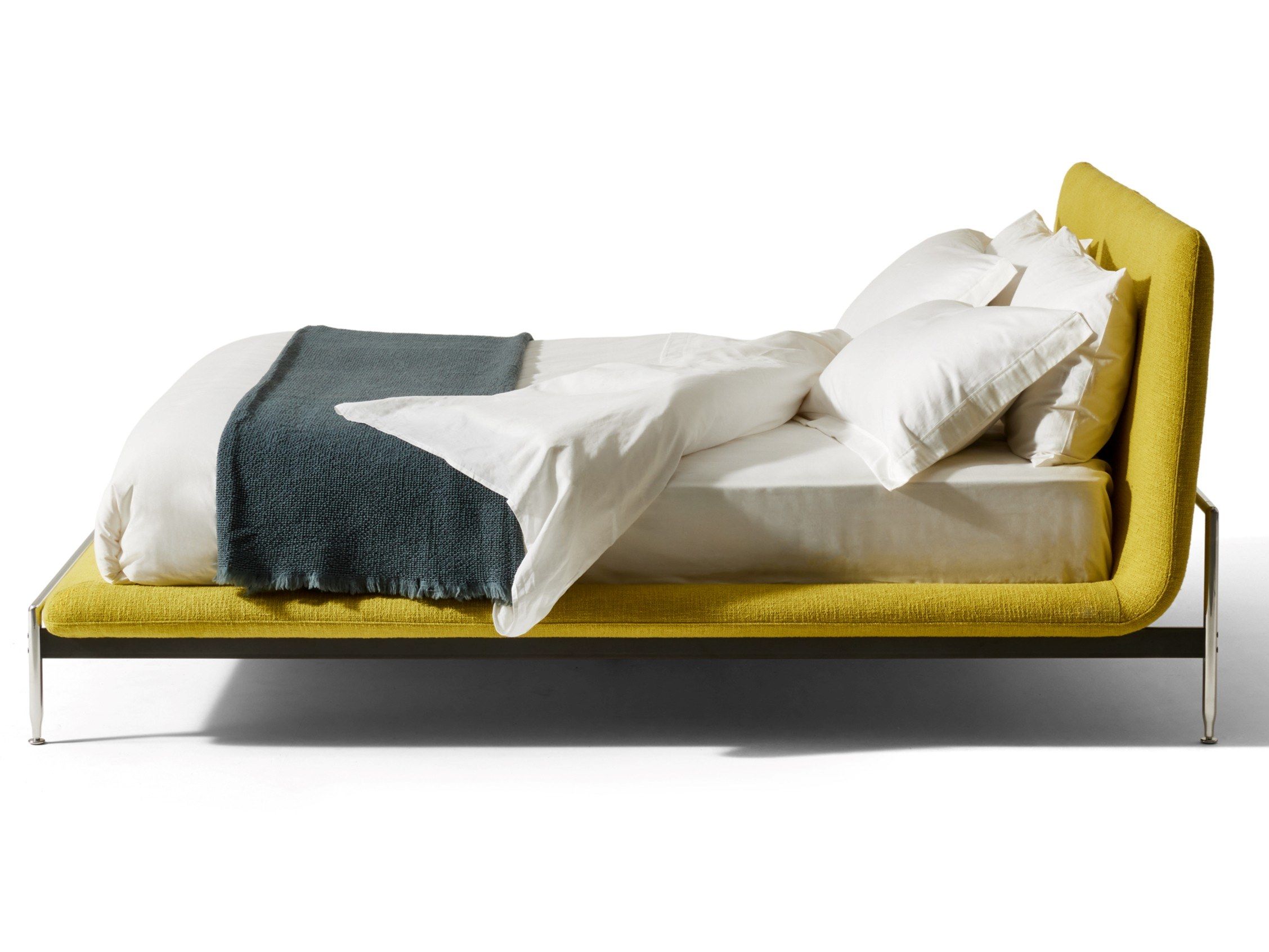 Двуспальная кровать из ткани с мягким изголовьем CASSINA Esosoft ARCH-00061136