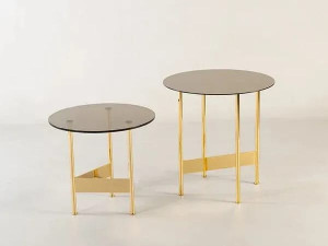 Круглый латунный журнальный столик